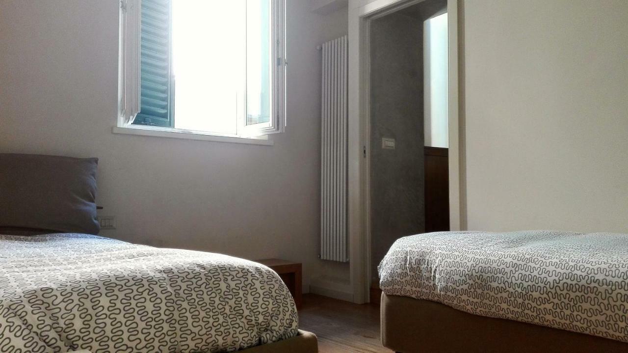 Appartamento Moderno In Centro Storico Лука Екстериор снимка